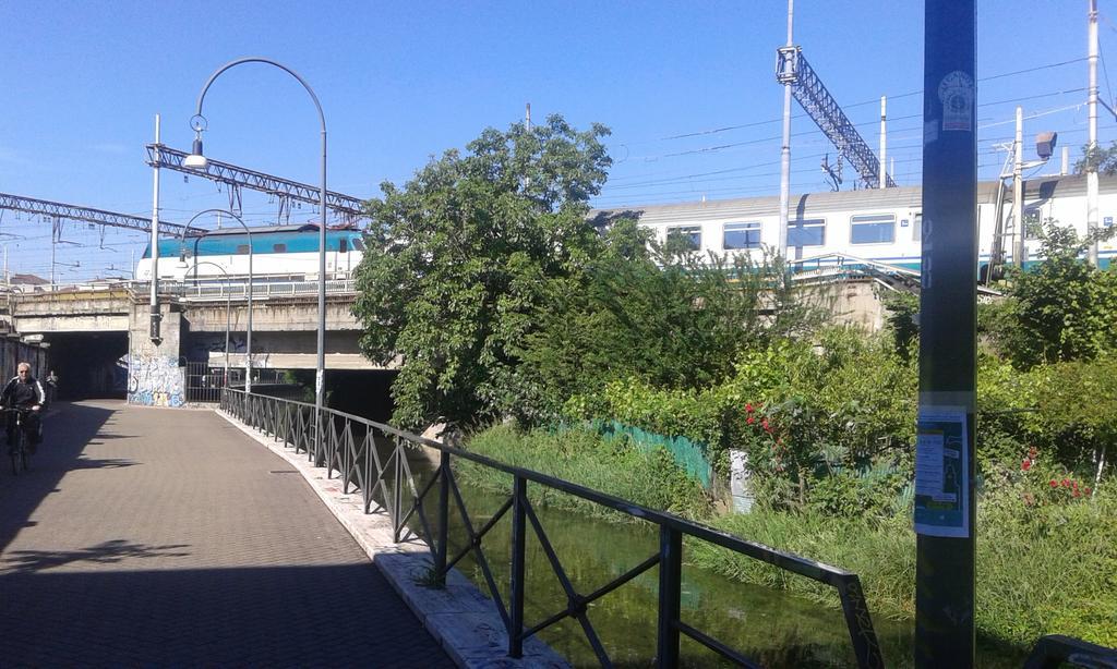 Appartamento Via Comune Antico Milan Luaran gambar