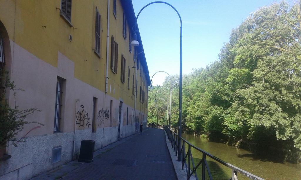Appartamento Via Comune Antico Milan Luaran gambar